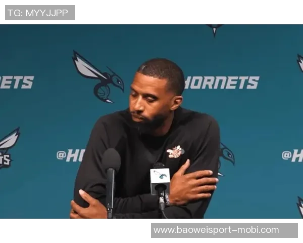 黄蜂主帅回忆三球相撞瞬间称自己当时走神了但球员全力以赴 黄蜂主帅回忆三球相撞瞬间称自己当时走神了但球员全力以赴